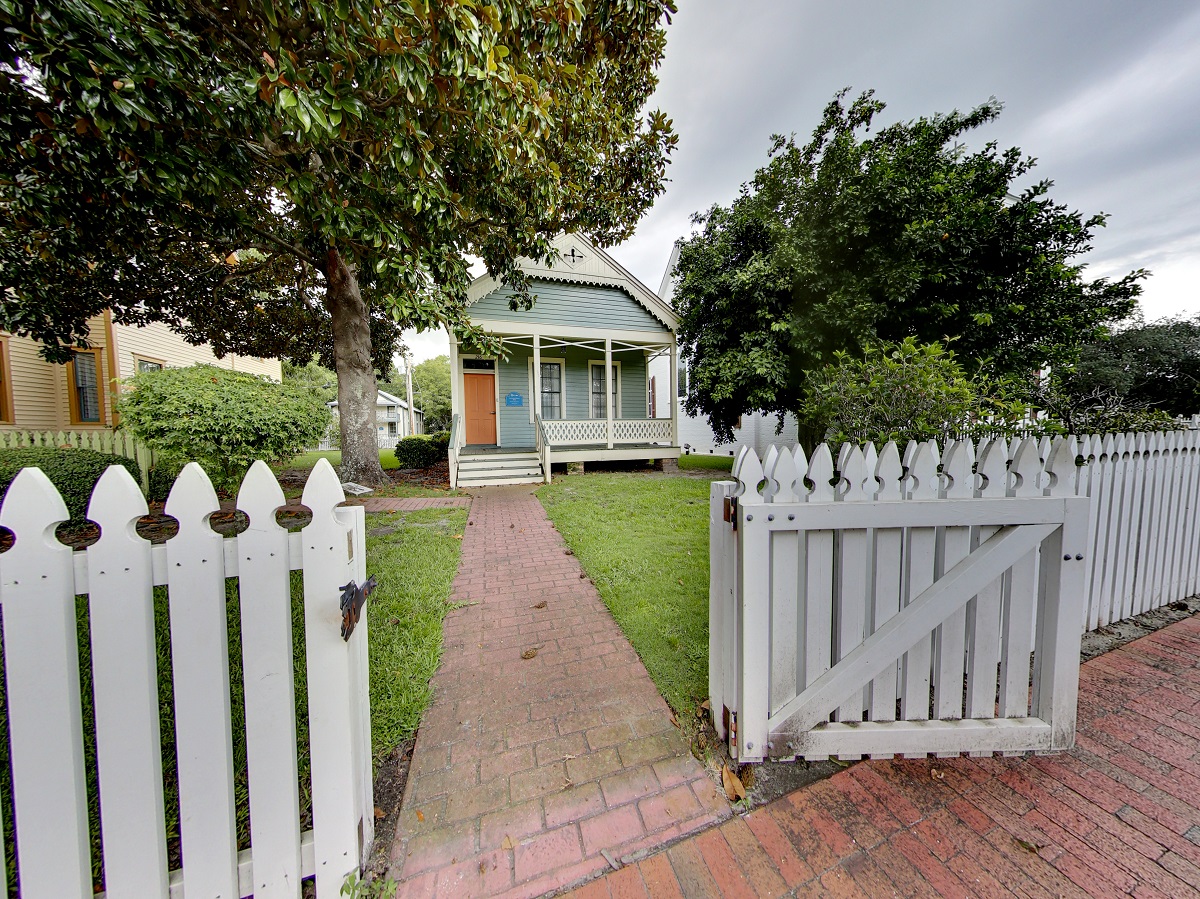 A photo of the exterior of the Pfeiffer House.