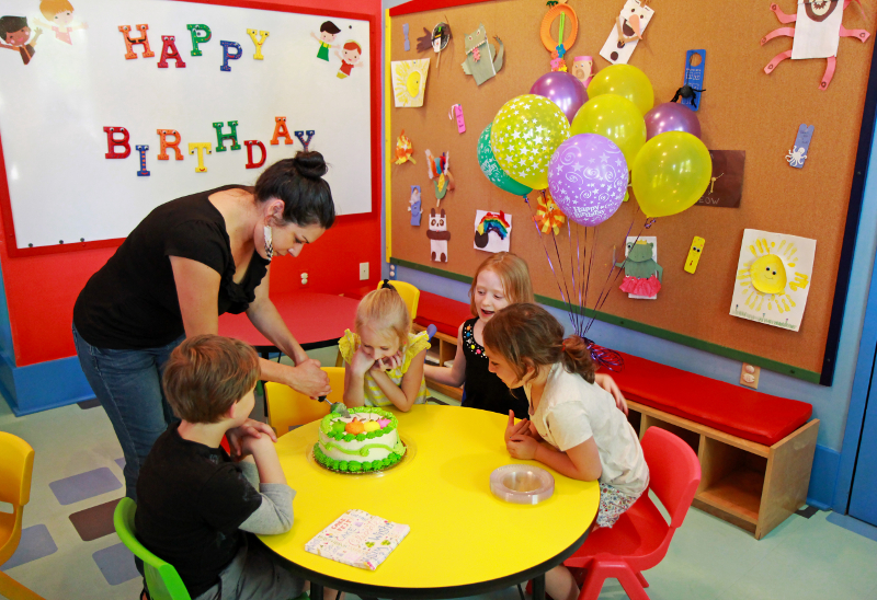 kids celebrating a birthday at the children's museum
